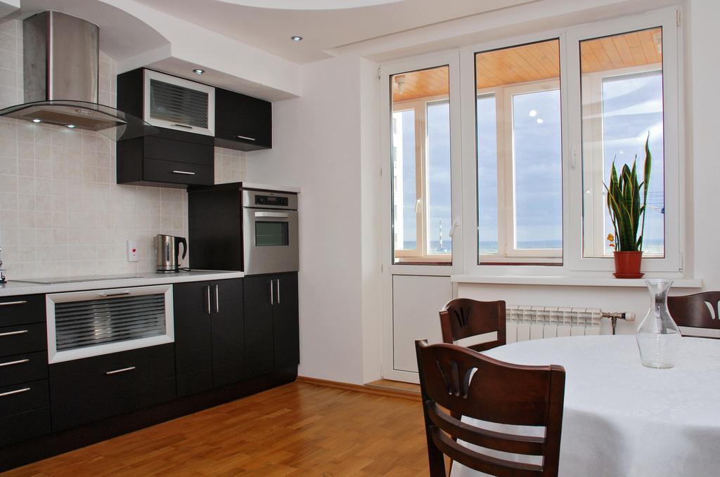 Kiev Pozniaky Apartment Rum bild