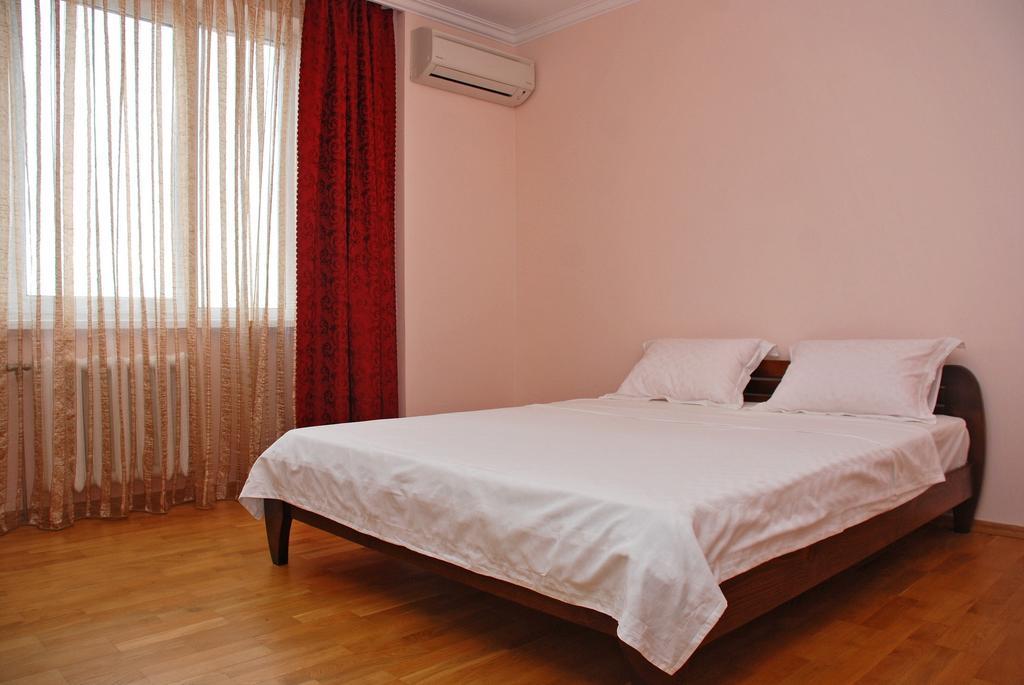 Kiev Pozniaky Apartment Rum bild